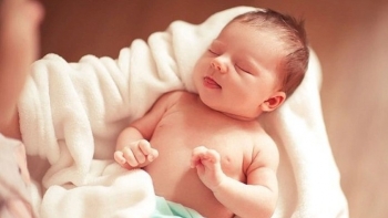 Bộ Y tế đề xuất hỗ trợ tiền mặt với các gia đình sinh một bề, có hai con gái