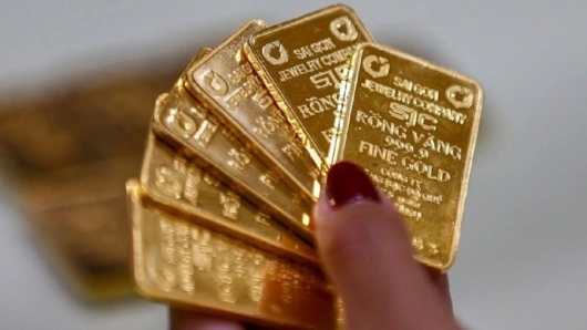 Giá vàng SJC giảm tuần thứ hai: Chuyên gia bi quan, nhà đầu tư vẫn tin tưởng