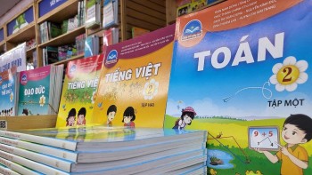 Chính phủ triển khai bộ sách giáo khoa thống nhất từ năm học 2026-2027, miễn phí toàn quốc vào năm 2030
