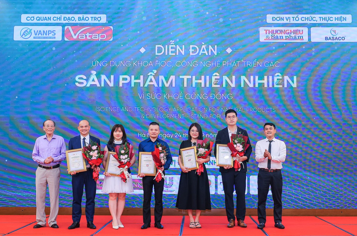 Ứng dụng khoa học công nghệ phát triển sản phẩm thiên nhiên: Kiến tạo cầu nối hợp tác Nhà nước – nhà khoa học – doanh nghiệp Ứng dụng khoa học công nghệ phát triển sản phẩm thiên nhiên: Kiến tạo cầu nối hợp tác Nhà nước – nhà khoa học – doanh nghiệp