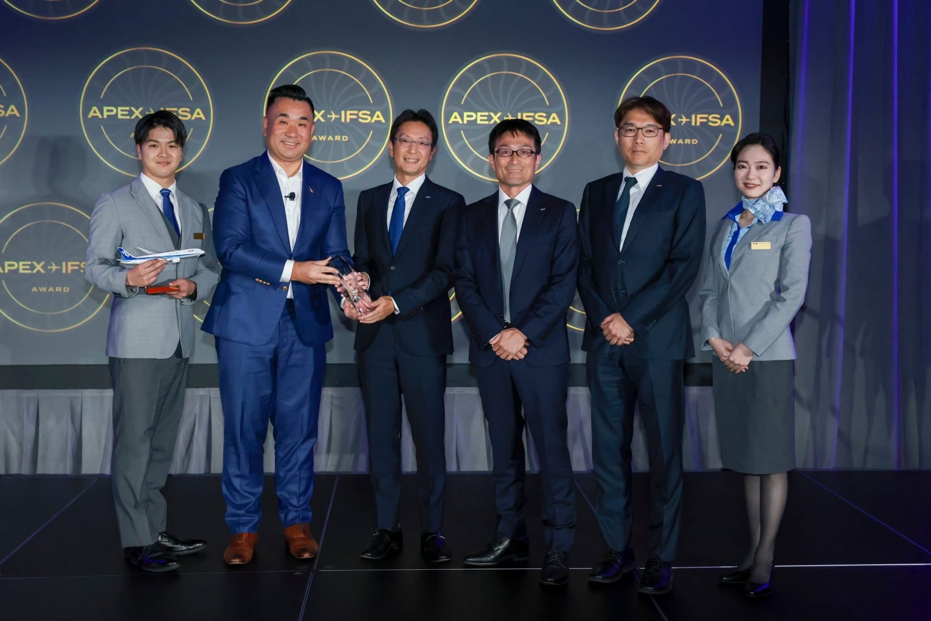 Cuộc đua dịch vụ hàng không toàn cầu: Thương hiệu chuẩn mực “World Class” Cuộc đua dịch vụ hàng không toàn cầu: Thương hiệu chuẩn mực “World Class”