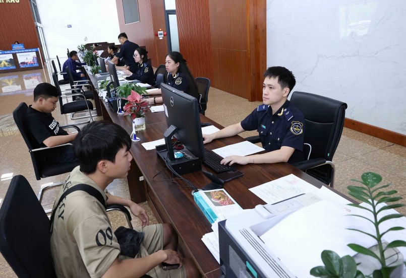 Hải quan khu vực VII siết chặt kiểm soát hàng giả, hàng kém chất lượng dịp Tết Trung thu 2025