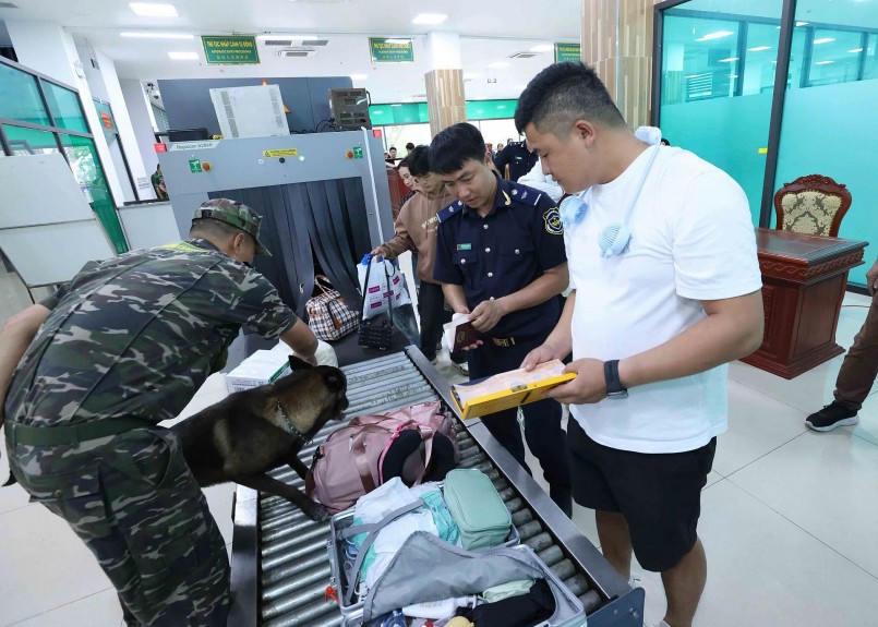 Hải quan khu vực VII siết chặt kiểm soát hàng giả, hàng kém chất lượng dịp Tết Trung thu 2025