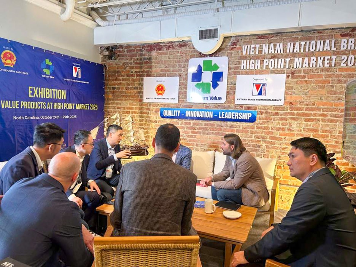 Tuần lễ Thương hiệu quốc gia Việt Nam và Khu gian hàng Việt Nam tại Hội chợ triển lãm đồ gỗ và nội ngoại thất High Point Market, Hoa Kỳ Tuần lễ Thương hiệu quốc gia Việt Nam và Khu gian hàng Việt Nam tại Hội chợ triển lãm đồ gỗ và nội ngoại thất High Point Market, Hoa Kỳ