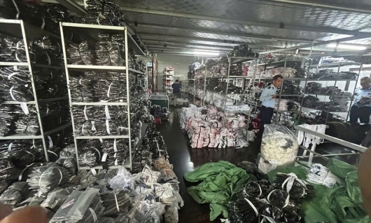 Hơn 16.000 sản phẩm giả nhãn hàng YONEX bị phát hiện tại Hà Nội