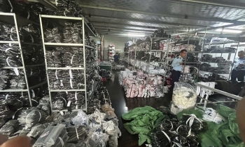 Hơn 16.000 sản phẩm giả nhãn hàng YONEX bị phát hiện tại Hà Nội