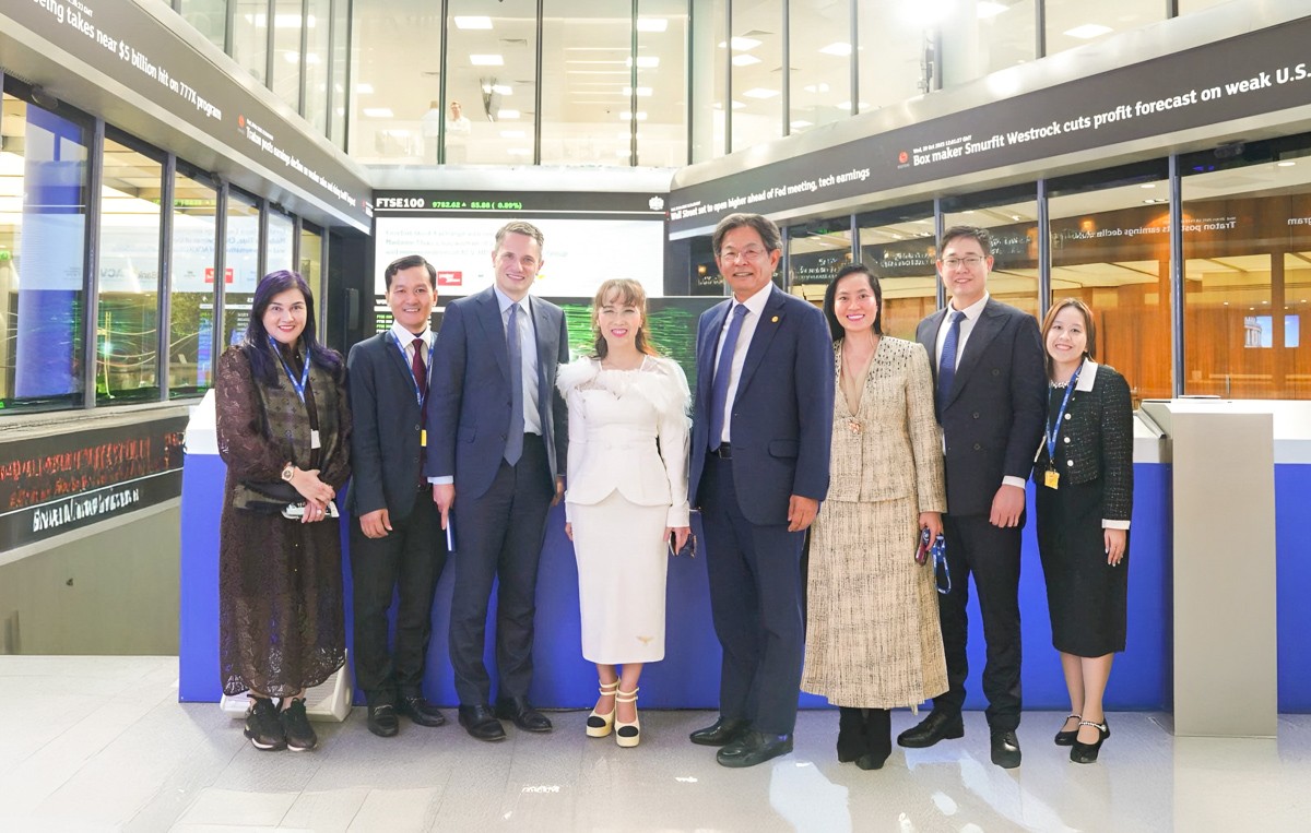 Lãnh đạo HDBank, Vietjet làm việc tại Sàn Chứng khoán Luân Đôn: Tầm nhìn toàn cầu của doanh nghiệp Việt Nam Lãnh đạo HDBank, Vietjet làm việc tại Sàn Chứng khoán Luân Đôn: Tầm nhìn toàn cầu của doanh nghiệp Việt Nam