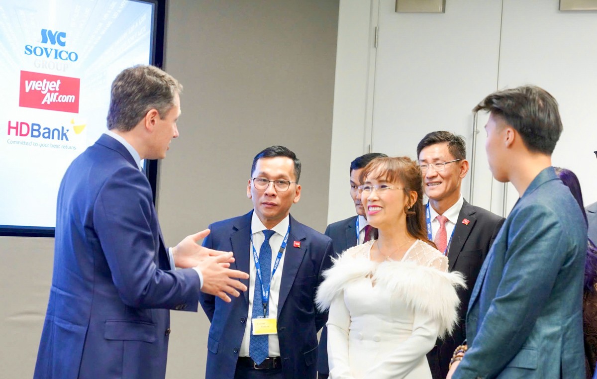 Lãnh đạo HDBank, Vietjet làm việc tại Sàn Chứng khoán Luân Đôn: Tầm nhìn toàn cầu của doanh nghiệp Việt Nam Lãnh đạo HDBank, Vietjet làm việc tại Sàn Chứng khoán Luân Đôn: Tầm nhìn toàn cầu của doanh nghiệp Việt Nam