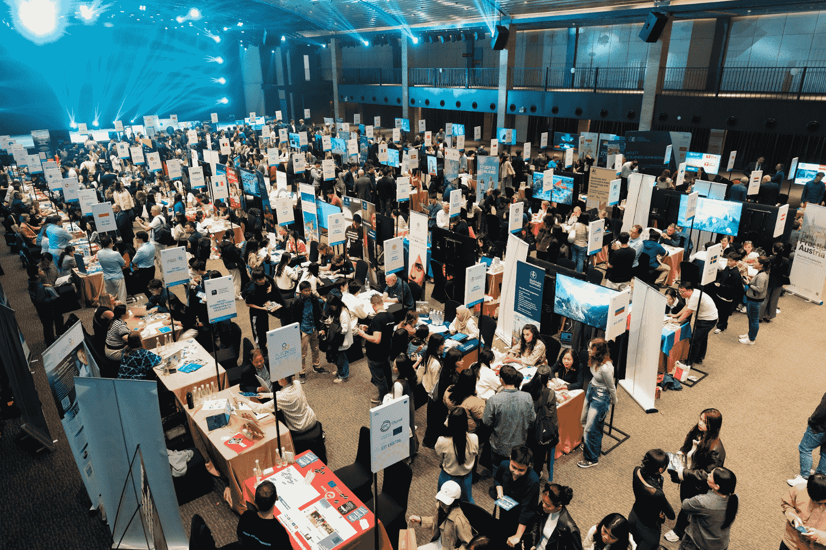 Giới trẻ Hà Nội hào hứng khám phá cơ hội học tập tại 