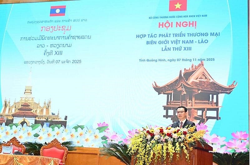 Việt Nam – Lào mở rộng hợp tác thương mại biên giới, hướng tới phát triển bền vững và toàn diện Việt Nam – Lào mở rộng hợp tác thương mại biên giới, hướng tới phát triển bền vững và toàn diện