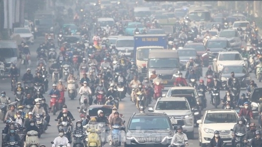 Hà Nội chìm trong lớp bụi ô nhiễm, chất lượng không khí rơi xuống mức cảnh báo