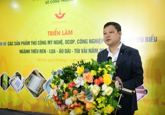 Khai mạc triển lãm thủ công mỹ nghệ 2025: Tôn vinh thêu ren – lụa – áo dài – túi vải và kết nối thị trường sáng tạo