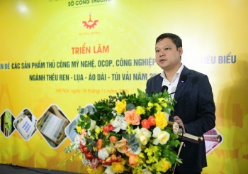 Khai mạc triển lãm thủ công mỹ nghệ 2025: Tôn vinh thêu ren – lụa – áo dài – túi vải và kết nối thị trường sáng tạo