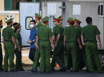 Xét xử nhóm Thùy Tiên, Quang Linh và Hằng Du Mục tội “Lừa dối khách hàng”