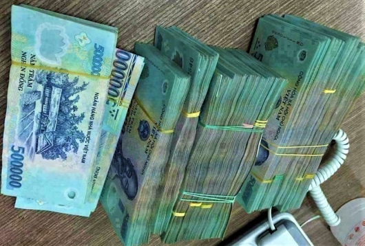 Loạt ngân hàng điều chỉnh biểu phí từ tháng 12 tài khoản ít tiền dễ phát sinh chi phí