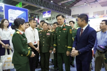 Viettel trình diễn loạt công nghệ số tại Hội chợ giao thương Việt Nam – Lào 2025