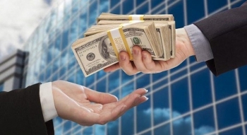 Ngân hàng nâng lãi suất người vay đối mặt áp lực trả nợ