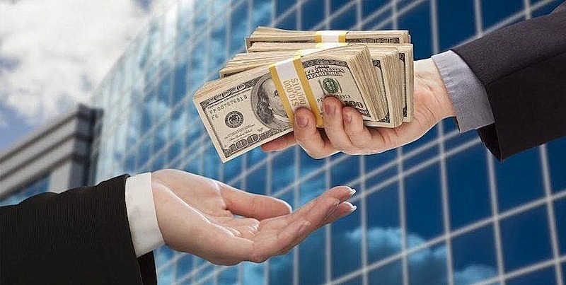 Ngân hàng nâng lãi suất người vay đối mặt áp lực trả nợ