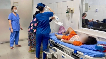 Bộ Y tế chỉ đạo khẩn vụ 86 người nghi ngộ độc bánh mì tại Lâm Đồng