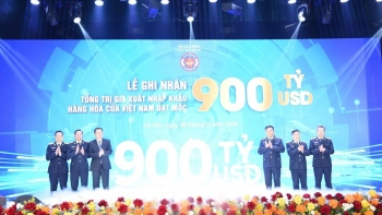 Kim ngạch xuất nhập khẩu của Việt Nam cán mốc 900 tỷ USD