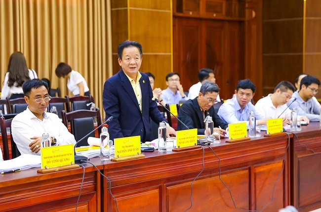 Ông Đỗ Quang Hiển, Chủ tịch HĐQT kiêm Tổng Giám đốc Tập đoàn T&T Group phát biểu tại cuộc họp với lãnh đạo tỉnh Quảng Trị.