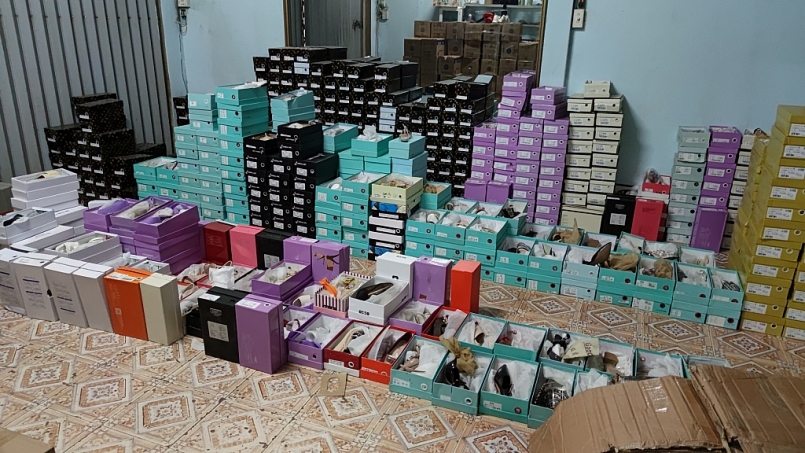 Lào Cai: Triệt phá cơ sở kinh doanh bán hàng online, thu giữ 1000 sản phẩm nhập lậu