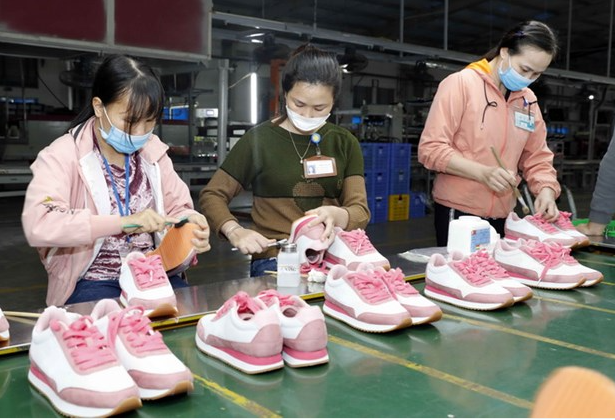  Năm 2022, toàn ngành da giày đang hướng tới mục tiêu xuất khẩu đạt 23-25 tỷ USD, tăng 10-15% so với năm 2021.