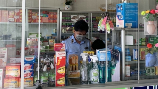 Vĩnh Long: Phát hiện quầy thuốc Xuân Mai bán thuốc tây đã hết hạn sử dụng