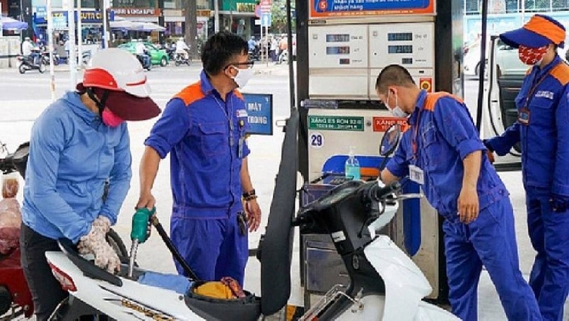 Giá xăng dầu trong nước tăng liên tiếp là một trong những nguyên nhân chính 