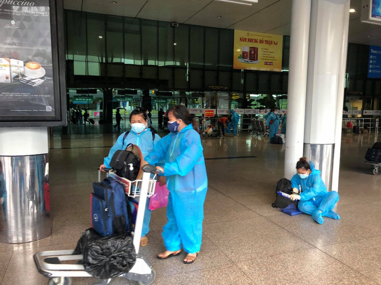 Hà Tĩnh: Tổ chức đưa công dân gồm phụ nữ mang thai, trẻ em trở về quê.