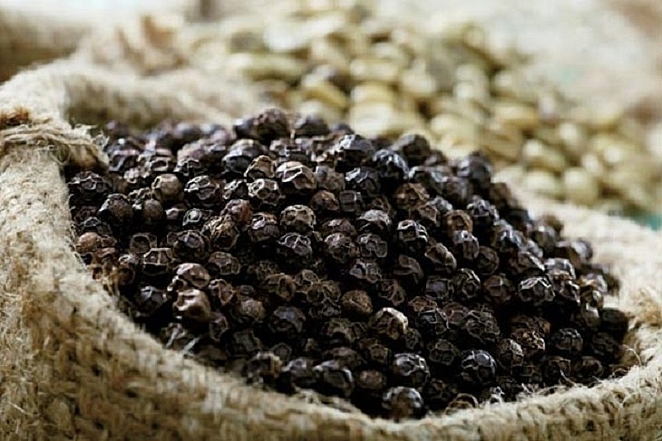 Giá hồ tiêu hôm nay 23/9: Tăng vượt ngưỡng 50.000 đồng/kg