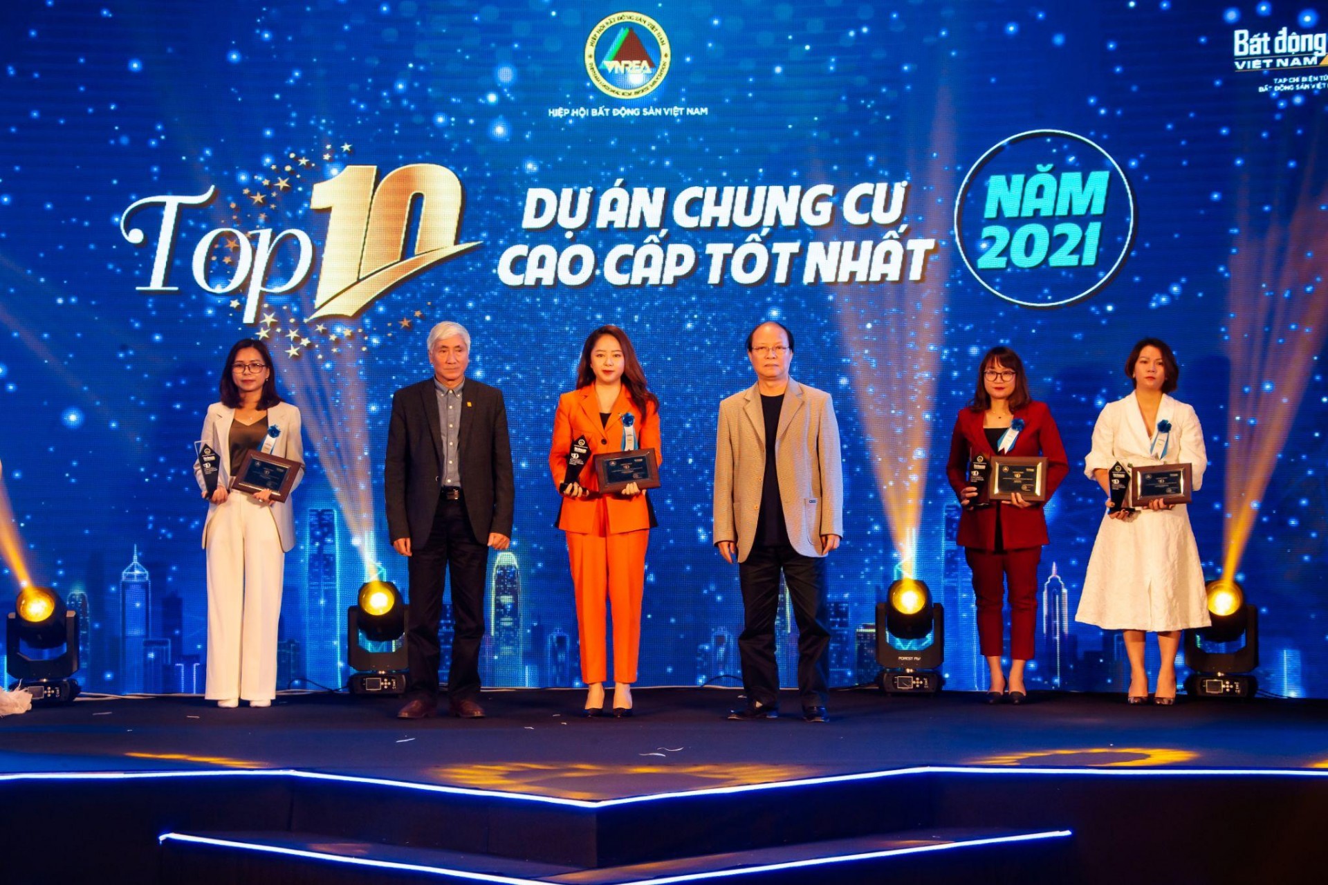 Sunshine Group giành hai giải thưởng lớn tại Lễ Vinh danh các thương hiệu Bất động sản dẫn đầu năm 2021-2022