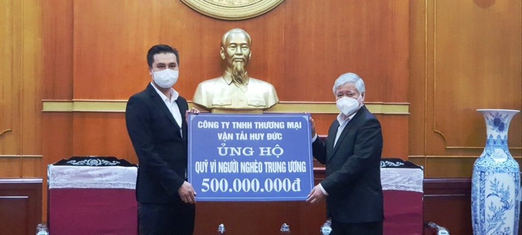 Vượt gần 2.000km, doanh nhân Nguyễn Nam Phương ủng hộ phòng chống dịch Covid-19 và giúp đỡ người nghèo