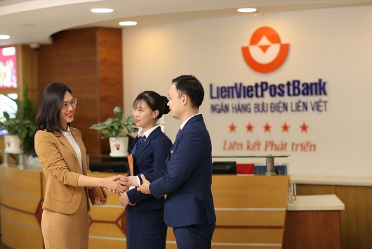 Người thân lãnh đạo LienVietPostBank giao dịch sai quy định 31.600 cổ phiếu LPB