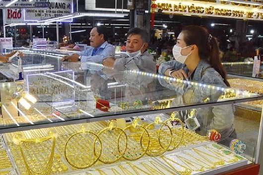 Giá vàng 13/12: Vàng trong nước tăng mạnh